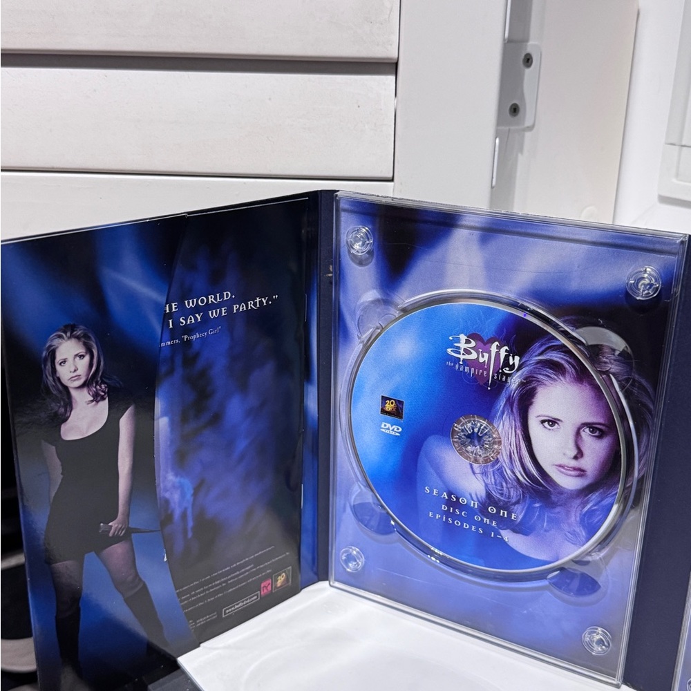 🧛‍♀️✨ HOST PICK ✨🧛‍♀️Exclusive Buffy the Vampire Slayer Ultimate Bundle ✨🧛‍♀️ - Picture 14 of 16